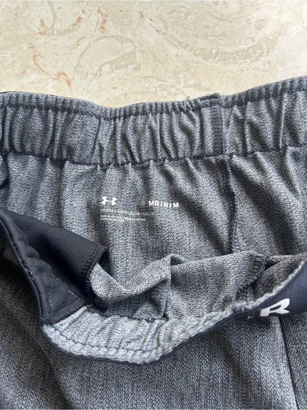 2 pair Under Armour Women Athletic Shorts Black & Gray size Med 8-10 - Picture 6 of 6